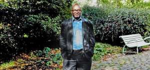Seg&uacute;n el te&oacute;rico pol&iacute;tico Mbembe, las tecnolog&iacute;as digitales ponen en riesgo la intimidad y por ende tambi&eacute;n cualquier esperanza de democracia pol&iacute;tica.