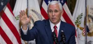 Mike Pence elogia a la nueva camada de astronautas que entren&oacute; la NASA