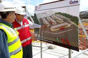 Augusto Barrera, alcalde, y &Eacute;dgar J&aacute;come, gerente del Metro de Quito, en El Labrador. Foto: Cortes&iacute;a del Municipio