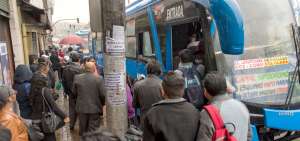 Los conductores reclaman que se eleven las tarifas, congeladas hace 15 a&ntilde;os. Mientras que los ciudadanos exigen que mejoren el servicio.