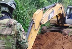El Bloque de Seguridad decomisó combustible en Chila, El Oro. Lo hallado habría sido sustraído del poliducto en Santo Domingo.