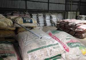 En el recorrido se visit&oacute; la bodega de la piladora Gloria Matilde. Foto: H&eacute;ctor Marcillo / El Tel&eacute;grafo