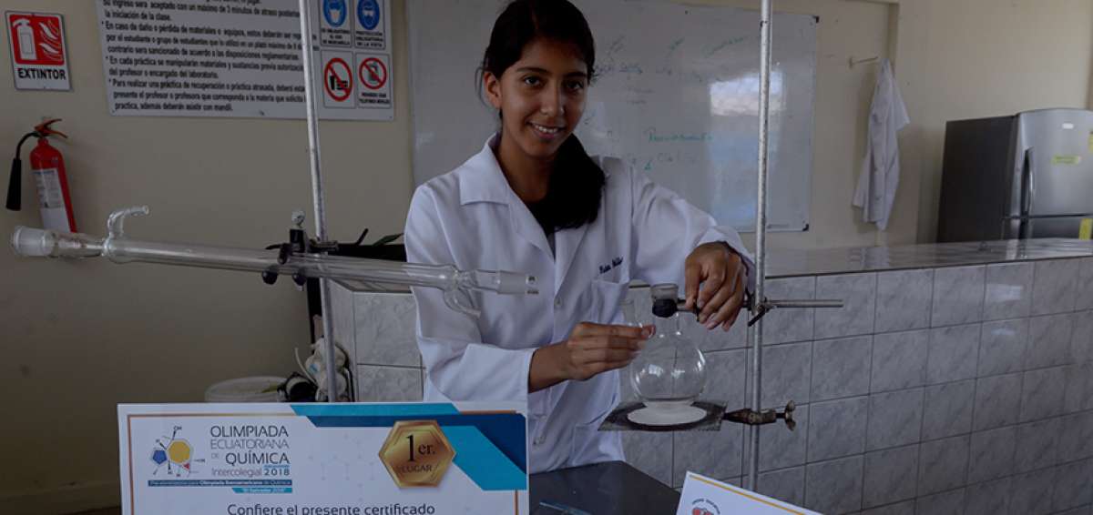 La estudiante result&oacute; ganadora en una competencia que se realiz&oacute; en Quito en abril pasado. El colegio obtuvo el debido reconocimiento. 