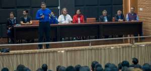 Los voluntarios mexicanos ofrecieron una charla en la Facultad de Medicina