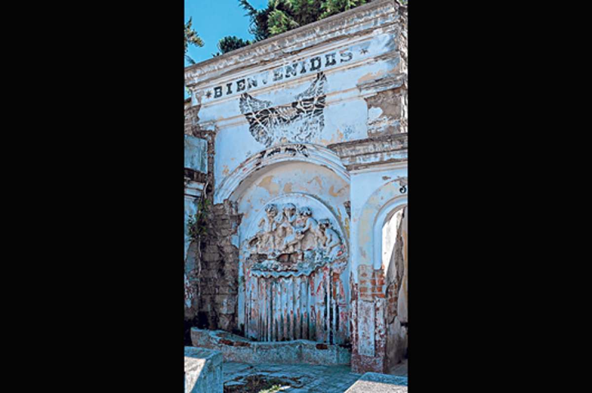 El lugar en donde funcionaban las Piscinas de El Sena se encuentra en un estado de deterioro avanzado. Foto: Miguel Jim&eacute;nez / El Tel&eacute;grafo