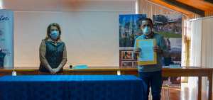 La ministra de Turismo, Rosi Prado de Holgu&iacute;n durante la entrega de la Gu&iacute;a General para el Uso de Equipos de Bioseguridad