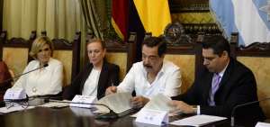 El alcalde de Guayaquil, Jaime Nebot Saadi, firm&oacute; una carta de entendimiento y acuerdo interinstitucional para erradicar y prevenir la violencia contra la mujer