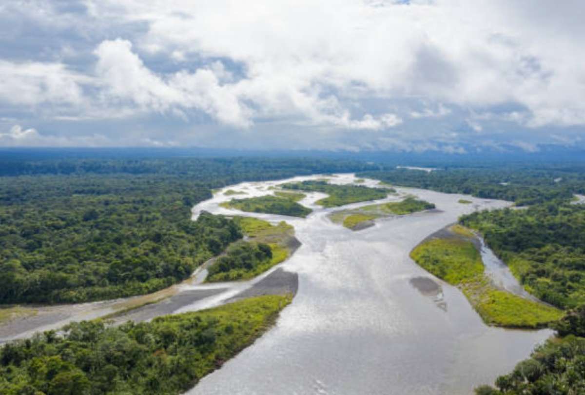 El r&iacute;o Pastaza conecta ecosistemas andinos y amaz&oacute;nicos y es uno de los principales accesos a la Amazon&iacute;a ecuatoriana.
