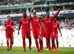 Daniel Sturridge (d.) se lesion&oacute; en un entrenamiento con la selecci&oacute;n inglesa y se perder&aacute; 6 partidos con el Liverpool. Foto: Archivo