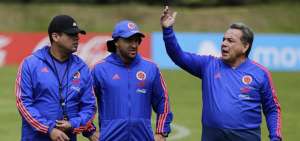 El director t&eacute;cnico Didier Luna (der.) es uno de los acusados por dos futbolistas que presentaron una denuncia en la fiscal&iacute;a colombiana.
