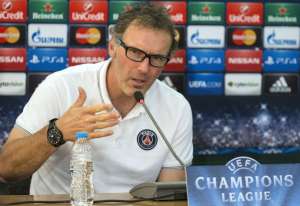 Blanc anuncia sanciones econ&oacute;micas y deportivas para Cavani y Lavezzi