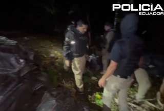  La Policía Nacional incautó más de una tonelada de droga en la playa San Lorenzo de Manta. 