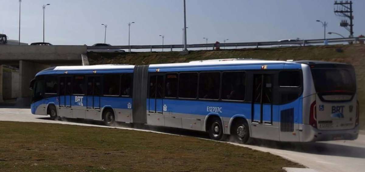 R&iacute;o inaugura l&iacute;nea de buses articulados para los JJ.OO. 2016