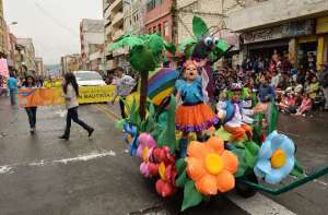 El mal tiempo no detuvo el inicio de las fiestas de Ambato