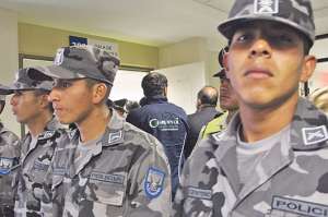 La audiencia de juzgamiento por el delito de peculado tuvo el resguardo de la Polic&iacute;a. Foto: Archivo | El Tel&eacute;grafo