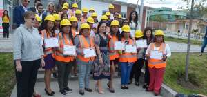 Como parte del programa Sup&eacute;rate recibieron su t&iacute;tulo, como t&eacute;cnicos en alba&ntilde;iler&iacute;a, 22 habitantes de la comunidad Huarcay; de ellos 14 son mujeres