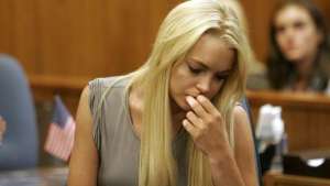 Fiscal duda que Lindsay Lohan haya cumplido su servicio comunitario