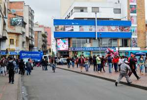 En Ipiales la devaluaci&oacute;n del peso colombiano ha motivado la llegada de m&aacute;s consumidores de clase media provenientes de ciudades fronterizas con Ecuador. Foto: Corresponsal Luis Freire