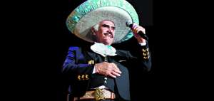 Vicente Fern&aacute;ndez tambi&eacute;n actu&oacute; en m&aacute;s de 100 pel&iacute;culas a lo largo de su carrera art&iacute;stica.
