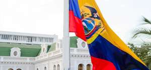 Bandera del Ecuador en el Palacio de Najas.