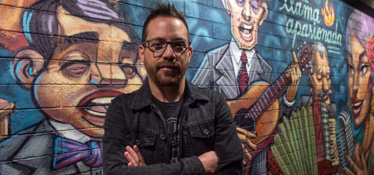 &lsquo;T&uacute; no me perteneces&rsquo;, de Juan Fernando Velasco, fue grabado entre Quito y Bogot&aacute;, con la colaboraci&oacute;n del bajista colombiano Luis &Aacute;ngel &lsquo;pap&aacute; Pastor&rsquo;. 