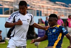 Volea de Luis Castillo le da a Emelec un triunfo clave sobre Delfín