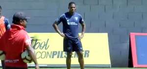 Antonio Valencia entren&oacute; con el cuadro "albo". 