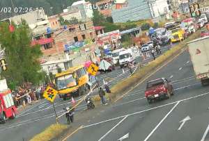 Tres personas fallecieron después de un accidente de tránsito en la vía Panamericana, a la altura de Otavalo. 