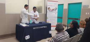 Especialistas del Ministerio de Salud brindan charlas sobre influenza en hospitales.
