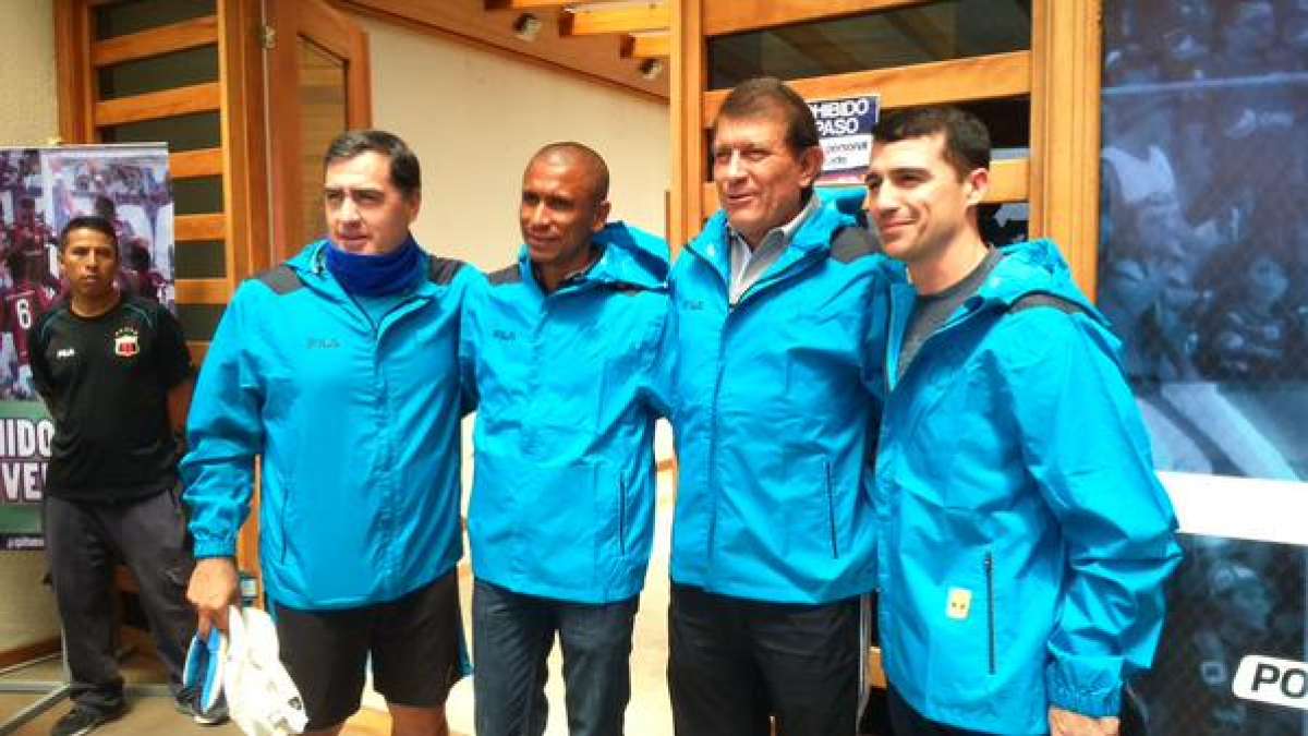 El cuerpo t&eacute;cnico de Carlos Sevilla est&aacute; conformado por dos asistentes, preparador f&iacute;sico y preparador de arqueros. Foto: @SDQuito_Oficial