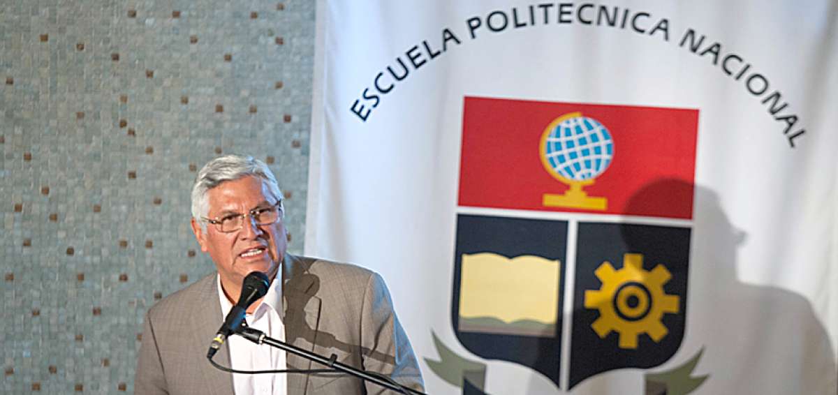 Luis Horna, encargado del estudio, explic&oacute; los pasos del conteo r&aacute;pido.