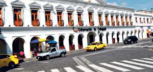 En la capital de la provincia de Cotopaxi (foto edificio de la Gobernaci&oacute;n) se cumplieron hoy varios actos c&iacute;vicos, militares y culturales. 