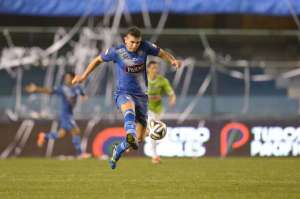 Denis Stracqualursi abri&oacute; el marcador desde el punto penal. Foto: Jos&eacute; Mor&aacute;n / El Tel&eacute;grafo