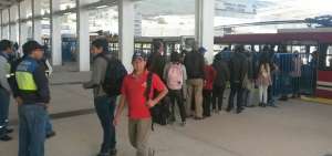 Los usuarios acuden a personal de informaci&oacute;n en caso de alguna duda.