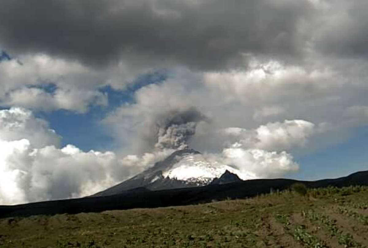 La ceniza forma parte de una nube emitida por el volcán Cotopaxi.