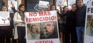 Un plant&oacute;n se efectu&oacute; el jueves a las afueras de la Corte de Justicia, en el que participaron familiares, amigos y ciudadan&iacute;a en general.