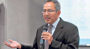 El ministro de Educaci&oacute;n, Augusto Espinosa, encabezar&aacute; la jornada denominada &ldquo;Di&aacute;logo Nacional Somos Ecuador: Pa&iacute;s justo y equitativo&rdquo;. Foto: Archivo / El Tel&eacute;grafo