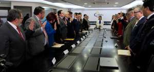 Instante en que la presidenta del Consejo de la Judicatura, Mar&iacute;a del Carmen Maldonado, posesiona a los evaluadores de la CNJ y sus suplentes. 
