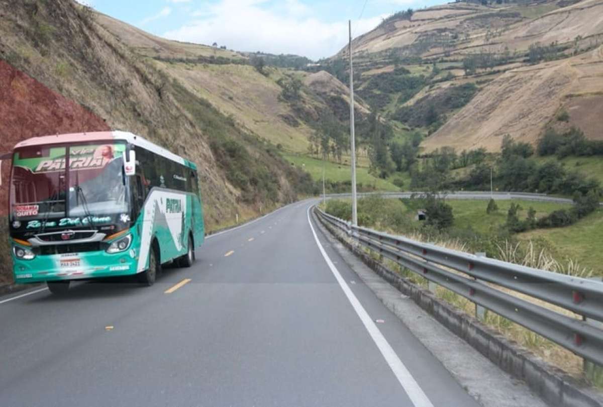 Los ciudadanos deben tomar rutas alternas como: Zhud, El Triunfo o Cumandá, Pallatanga y Riobamba.