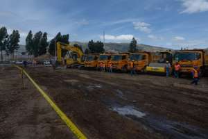 Maquinaria se encuentra removiendo la tierra para iniciar la construcci&oacute;n de la Plataforma que funcionar&aacute; en el sector de Quitumbe. Foto: &Aacute;lvaro P&eacute;rez / EL TEL&Eacute;GRAFO