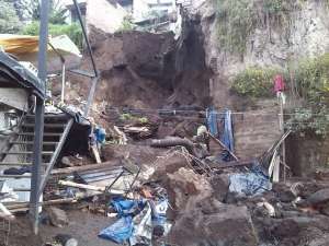 Una vivienda fue arrasada tras el deslizamiento de tierra, ocurrido al sur de Quito. Foto: Fernando Sandoval /  EL TEL&Eacute;GRAFO