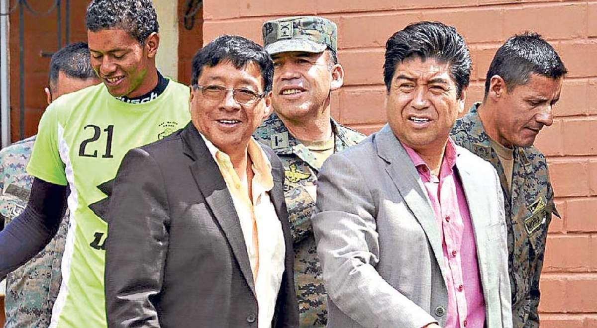 Jorge Yunda (der.) desea adelantar el cambio de mando. No  obstante, existe la posibilidad de que se valide su candidatura y haya elecciones. Foto: Archivo / El Tel&eacute;grafo