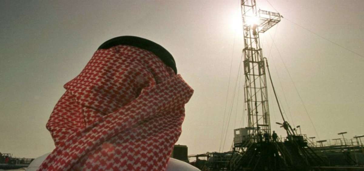 La econom&iacute;a de Arabia Saudita, primer exportador mundial de petr&oacute;leo, se ha visto golpeada por los bajos precios del barril. 