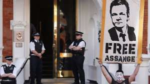 El acuerdo posibilitar&aacute; el interrogatorio al fundador de WikiLeaks, Julian Assange, asilado en la Embajada de Ecuador en Londres. Foto: Archivo 