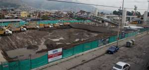 Los obreros encargados de la construcci&oacute;n de la estaci&oacute;n del Metro en Solanda, en el sur de Quito, desde el jueves pasado est&aacute;n paralizados. 