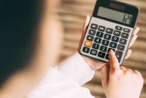 El tr&aacute;mite puede realizarse en l&iacute;nea o en las ventanillas del SRI, seg&uacute;n el tipo de factura.