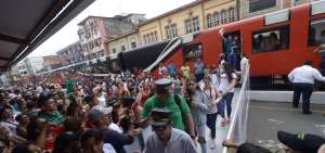Ni&ntilde;os y adultos disfrutaron del recorrido del ferrocarril, que hizo su primera parada en la estaci&oacute;n de Milagro. All&iacute; lo esperaban cientos de milagre&ntilde;os.