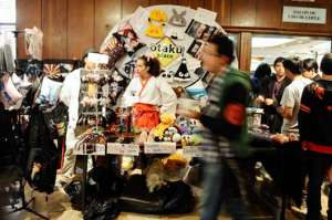 Trajes, mu&ntilde;ecos, llaveros, libretas, revistas y m&aacute;s objetos fueron parte del Doragon Party, dedicado a los fan&aacute;ticos del &aacute;nime japon&eacute;s. Foto: &Aacute;lvaro Perez/ El Telegrafo
