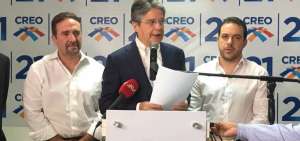 El l&iacute;der de CREO Guillermo Lasso, durante la rueda de prensa. 