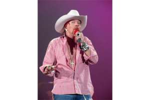 Axl fund&oacute; la banda de hard rock en 1985.
